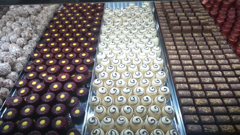 vente-ST RAPHAEL-min_chocolates_milk_chocolate_white_chocolate_truffles_candy_food_treat_cacao-1213769